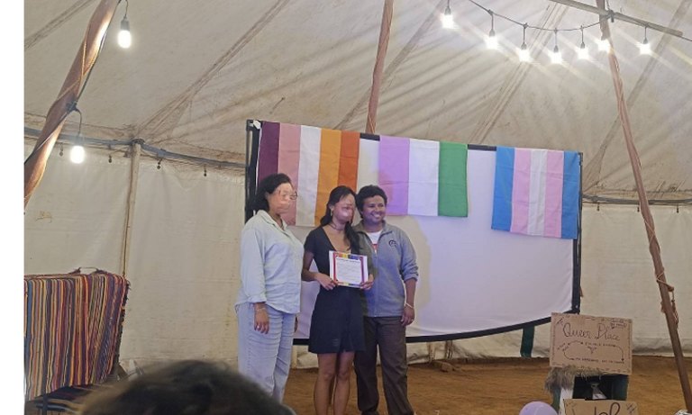 Madagascar: Un·e jeune leader queer transforme l’égalité des genres par l’organisation communautaire et la résistance collective