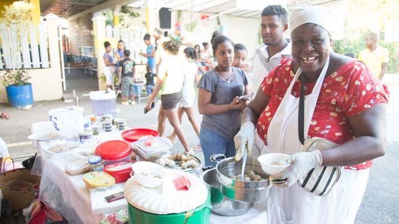 Women Entrepreneurs Riviere Noir Maurtitius 11042014 3 700x0 crop 80