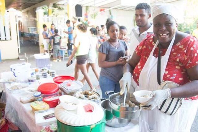 Women Entrepreneurs Riviere Noir Maurtitius 11042014 3 700x0 crop 80