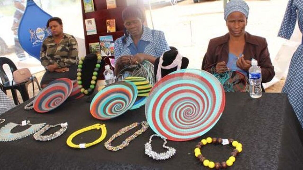 Botswana beaders 700x0 crop 80