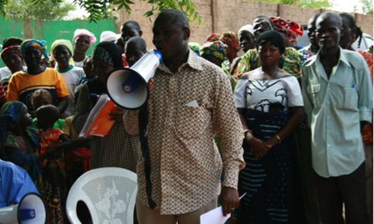 Burkina Faso : « l’école des maris » booste la santé de la mère