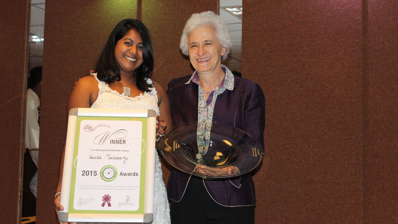 Vanida awarded during 2015 summit in the entrepreneurship category