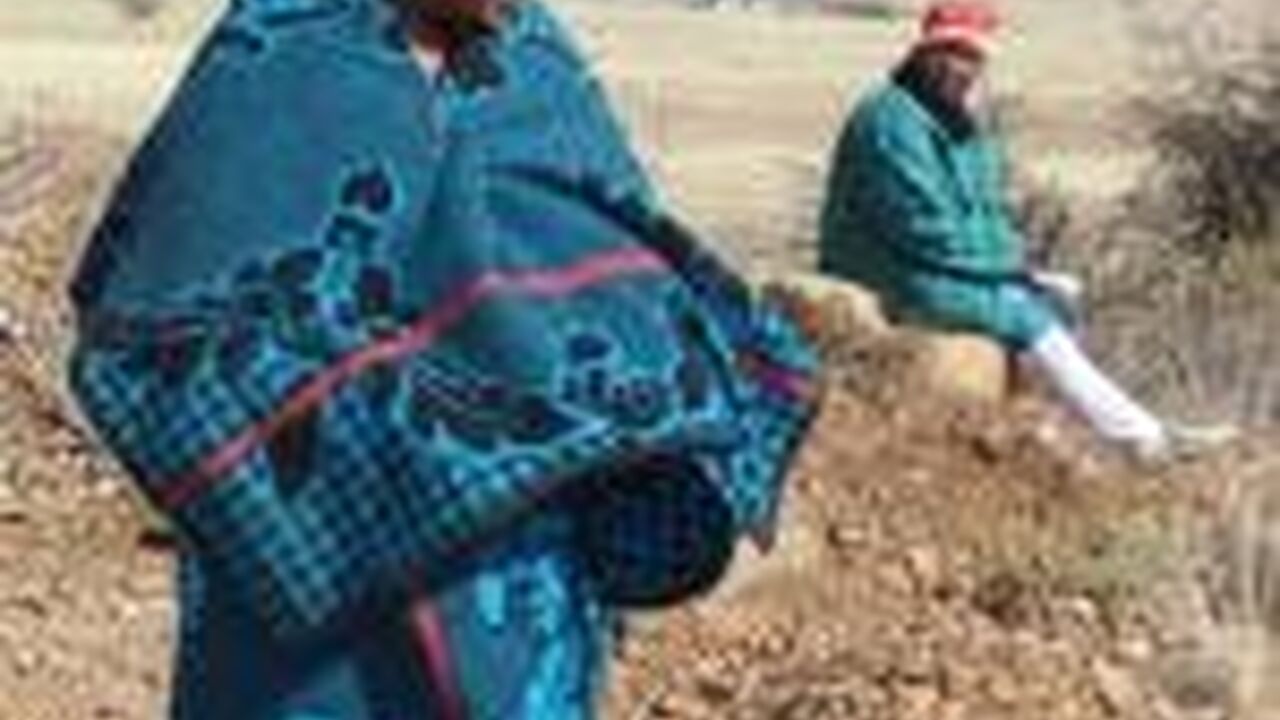 200-680151004be1875c31a3c3c10243fdf6_Cllrmamakhefoatpublicgathering_lieokikine_072016