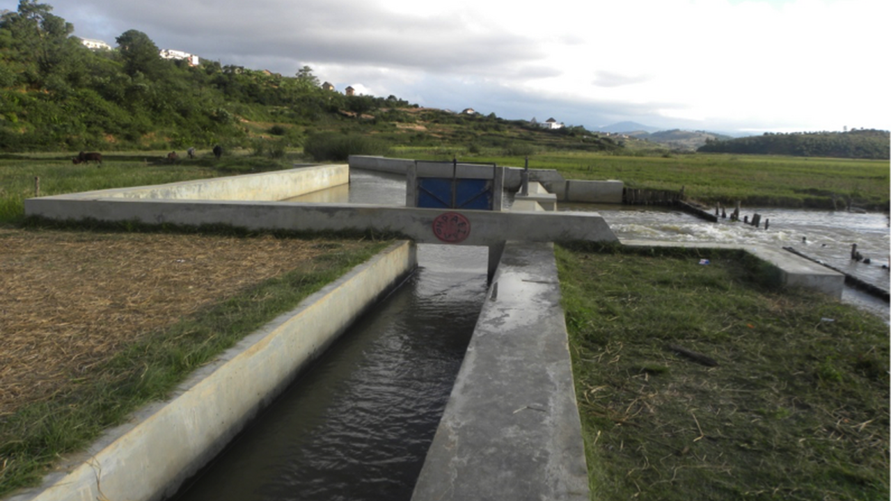 Irrigation Dam_Alakamisy itenina_Fianarantsoa_Madagascar
