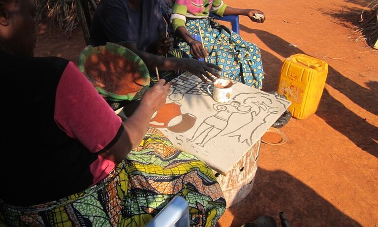 Les femmes artistes peintres du village MAKWACHA
