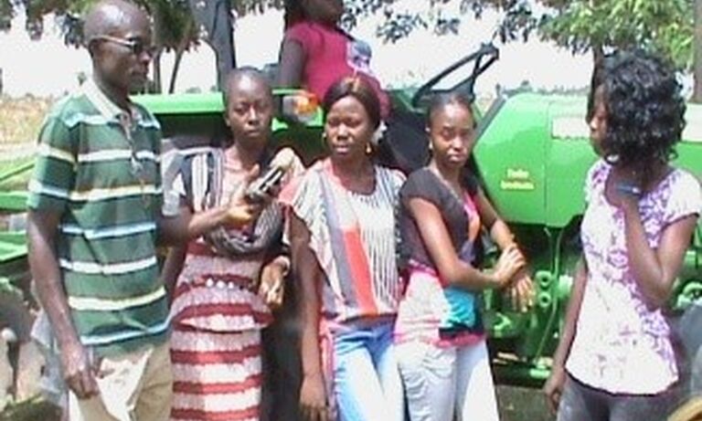 Les tractoristes se recrutent parmi les étudiantes de la faculté de l ’agronomie de l ’Université de Bandundu