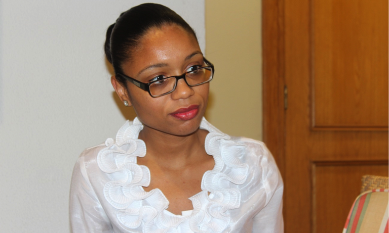 Mozambique: Nem tamanho, nem idade, nem sexo é documento Uma mulher de questionamentos